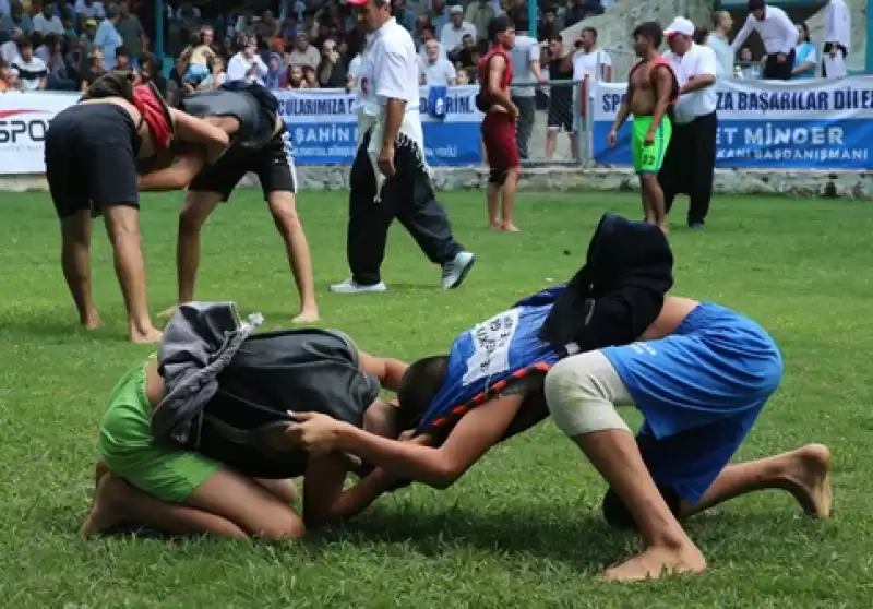 Aba Güreşi Türkiye Şampiyonası'nın Başpehlivanı Enes Bandırma Oldu