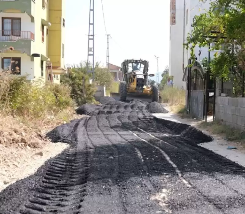 Defne’de Yollar Asfaltlanıyor