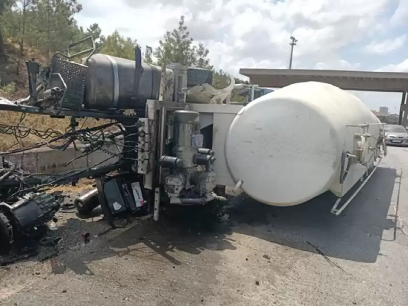 Belen'de Devrilen Tankerin Sürücüsü Yaralandı