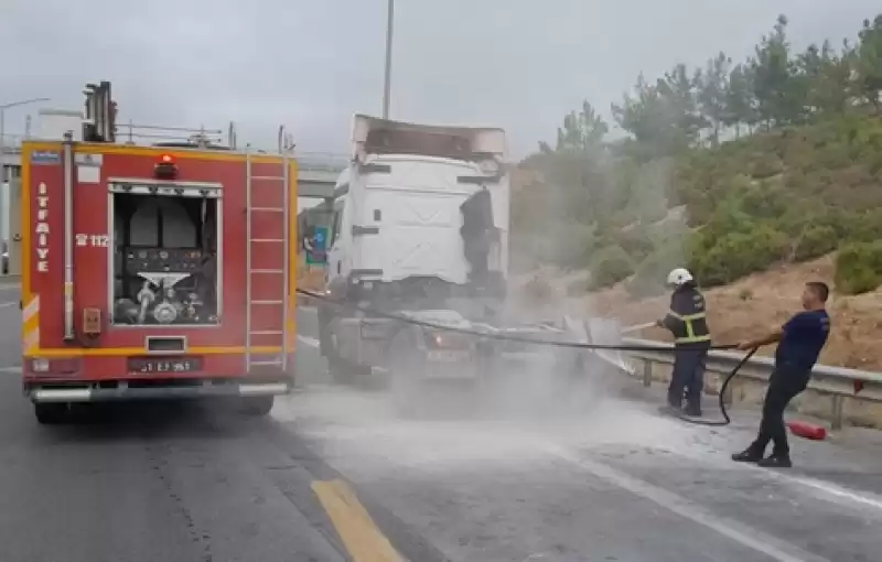 Hatay'da Seyir Halindeki Tırda çıkan Yangın Söndürüldü