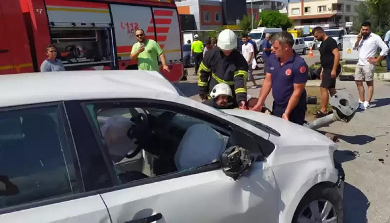 İskenderun'da Otomobilin çarptığı Motosiklet Ve Bisikletin Sürücüleri Yaralandı