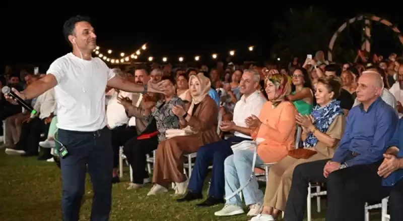 Rektör Yardım Konserine Katıldı Uğur Aslan Geceye Renk Kattı