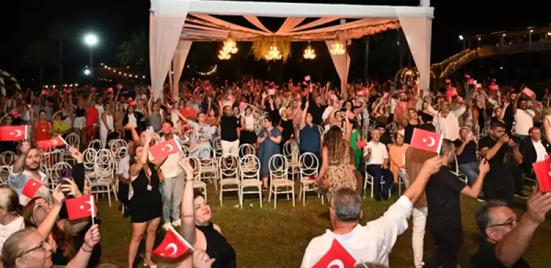 Rektör Yardım Konserine Katıldı Uğur Aslan Geceye Renk Kattı