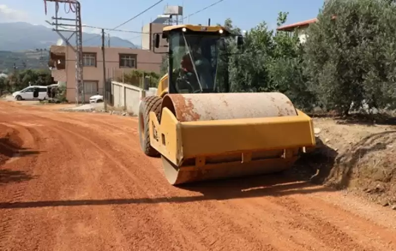 Büyükşehir’den çiftçilere Yol Desteği