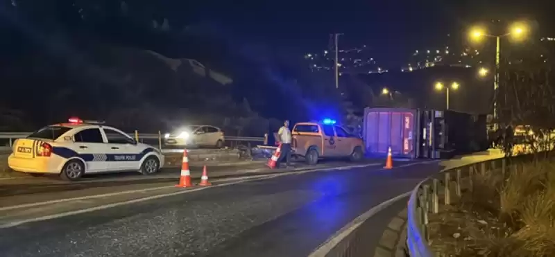 Hatay'da Devrilen Tırın şoförü Yaralandı