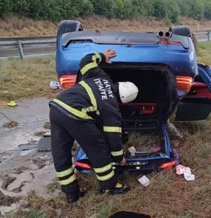 İskenderun'da şarampole Devrilen Otomobildeki 3 Kişi Yaralandı