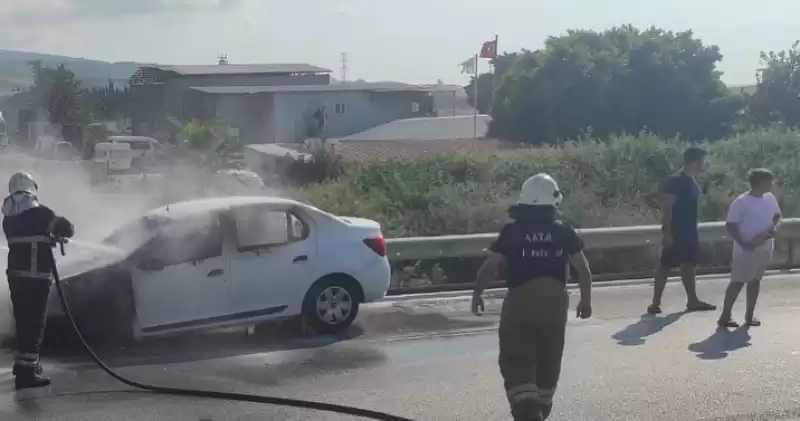 Arsuz'da Otomobilde çıkan Yangın Söndürüldü