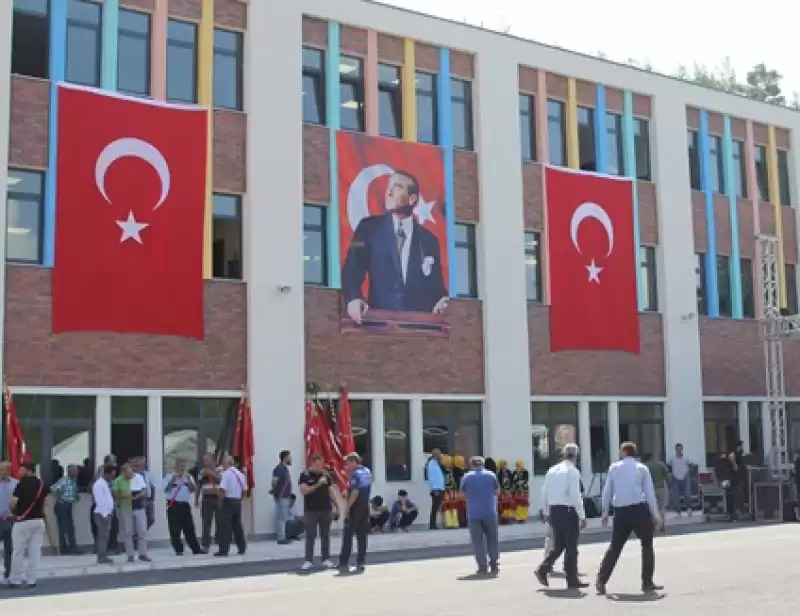 Depremlerden Etkilenen Hatay'da Hayırseverlerin Desteğiyle Yapılan Lise Açıldı 