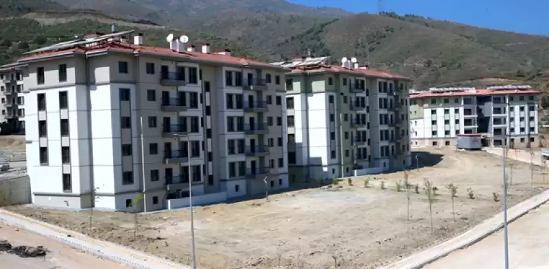 Antakya'da Depremzedeler Gülderen Mahallesi'ndeki Yeni Yuvalarına Yerleşmeye Başladı 