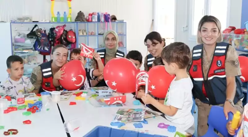 Hatay'da Jandarma Ekipleri öğrencilerle Buluştu