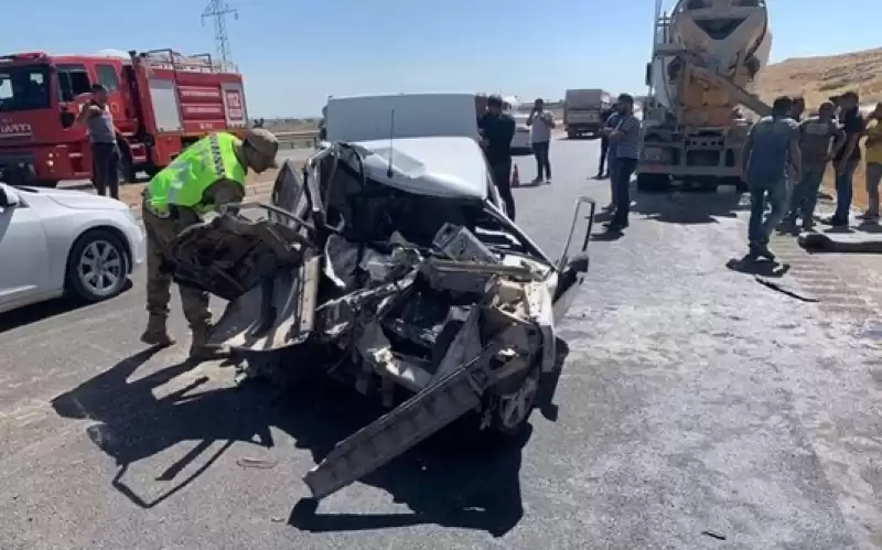 Kırıkhan'da Beton Mikseriyle çarpışan Otomobildeki 1 Kişi öldü, 1 Kişi Yaralandı