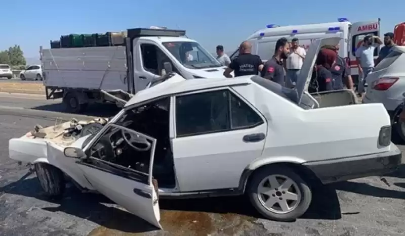 Kırıkhan'da Beton Mikseriyle çarpışan Otomobildeki 1 Kişi öldü, 1 Kişi Yaralandı