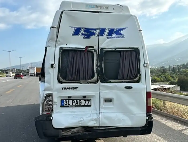 İskenderun'da Yakıt Tankeriyle çarpışan Işçi Servisindeki 11 Kişi Yaralandı