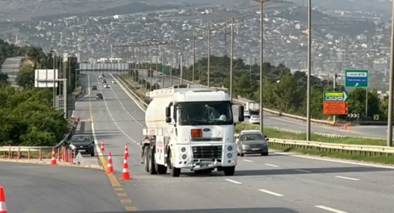 İskenderun'da Yakıt Tankeriyle çarpışan Işçi Servisindeki 11 Kişi Yaralandı