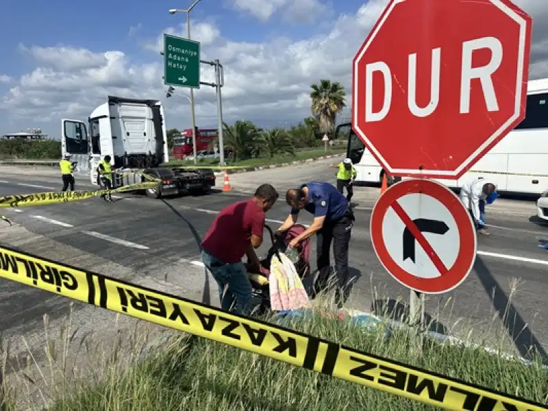 Hatay'da Tırın çarptığı 4 Yaşındaki çocuk öldü, Kardeşi Ve Annesi Yaralandı 