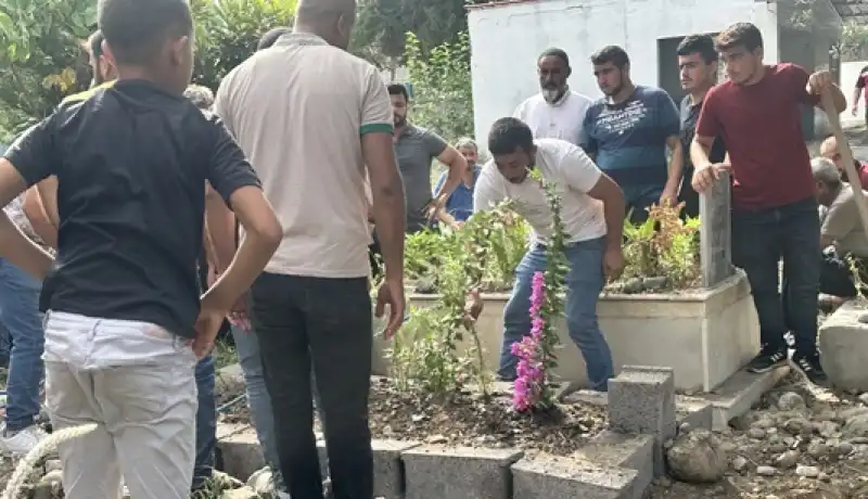 Hatay'da Tırın çarpması Sonucu ölen 4 Yaşındaki çocuğun Cenazesi Defnedildi