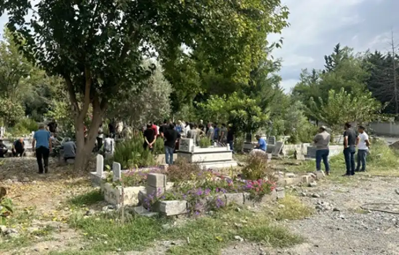 Hatay'da Tırın çarpması Sonucu ölen 4 Yaşındaki çocuğun Cenazesi Defnedildi