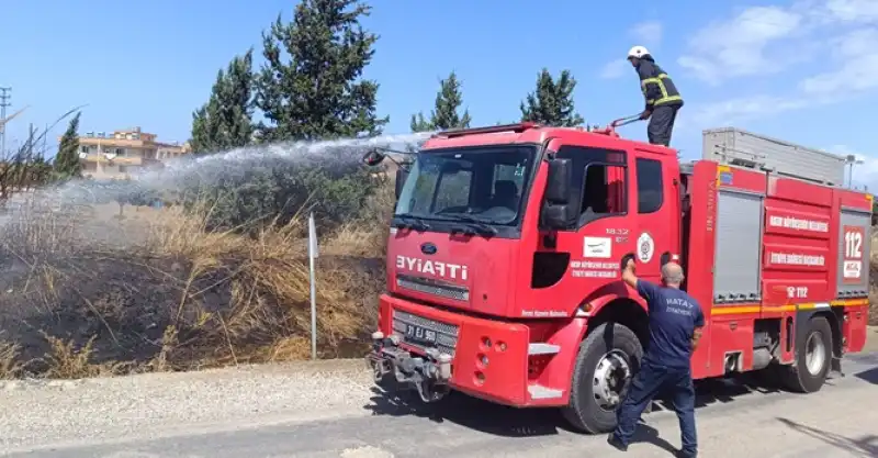 Hatay'da Otluk Alanda çıkan Yangın Söndürüldü