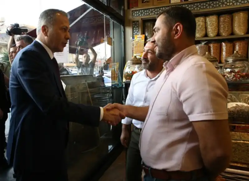 İçişleri Bakanı Ali Yerlikaya, Hatay'da Ziyaretlerde Bulundu 