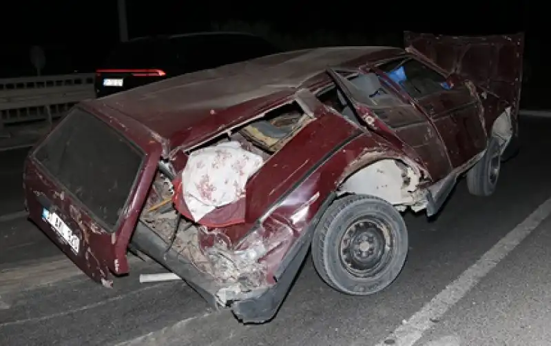 Hatay'da 2 Otomobilin çarpıştığı Kazada 1 Kişi Yaralandı