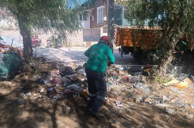 Defne Belediyesi Temizlik çalışmalarına Hız Kesmeden Devam Ediyor