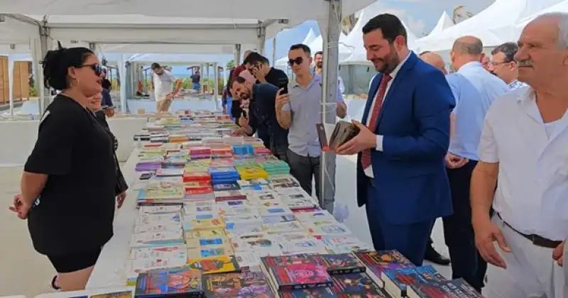 Samandağ'da Kitap Fuarı Kapılarını Açtı 