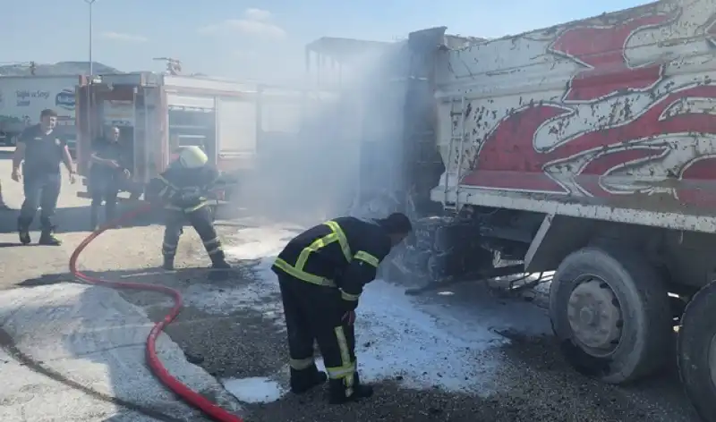 Hatay'da Seyir Halindeki Hafriyat Kamyonu Yandı