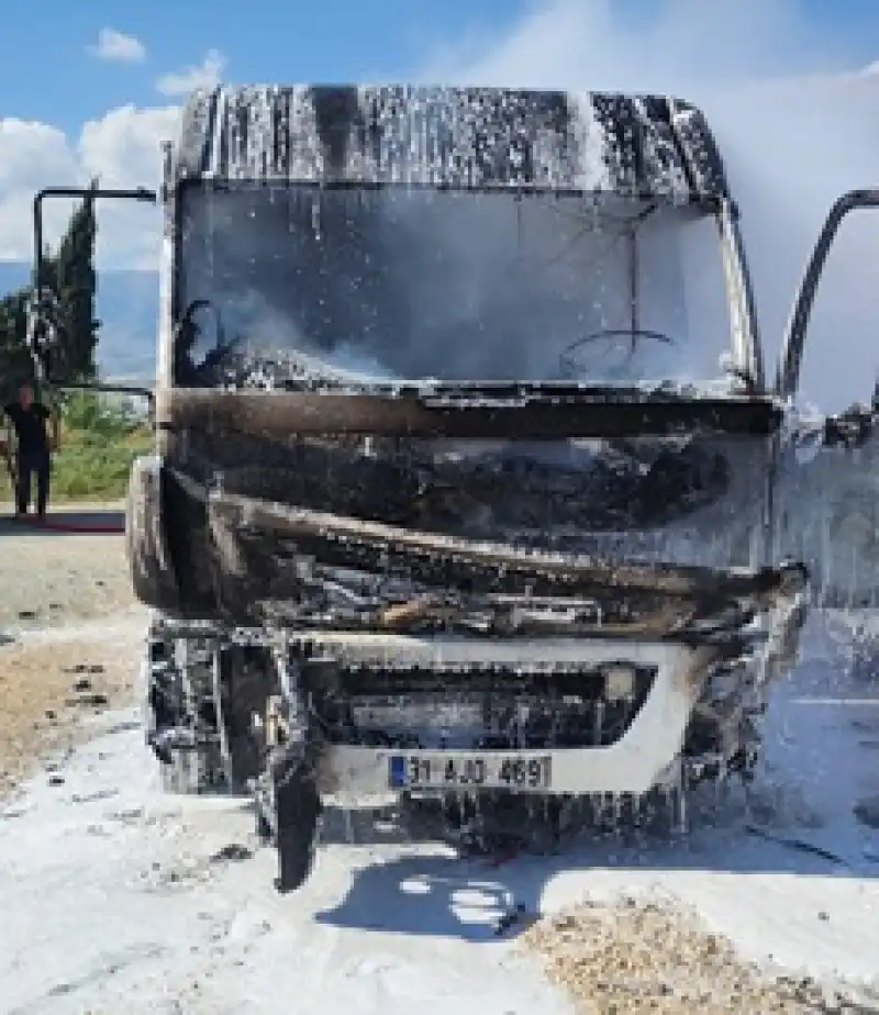 Hatay'da Seyir Halindeki Hafriyat Kamyonu Yandı