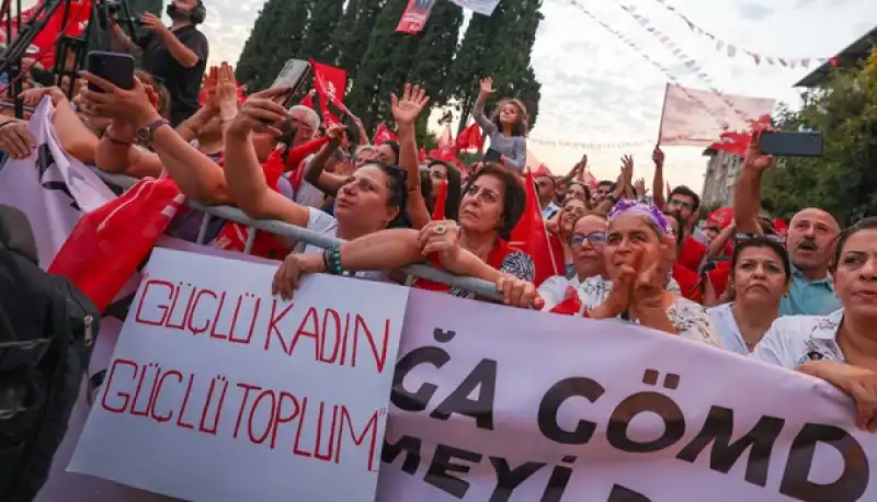 CHP Genel Başkanı Özel, Hatay'da 