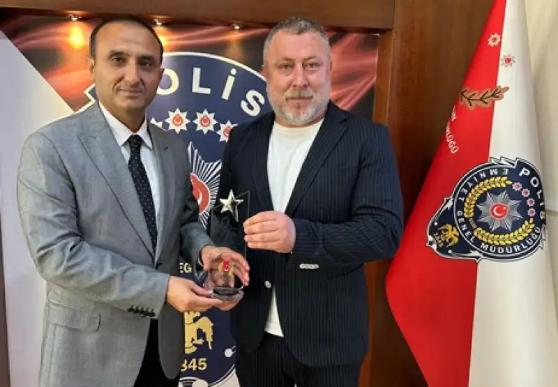 İGC’den İskenderun İlçe Emniyet Müdürü Nevzat Güneş’e Plaket