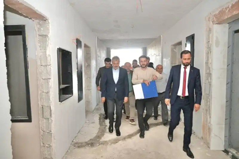 Öntürk, Yayladağı’nda Deprem Konutlarını Inceledi