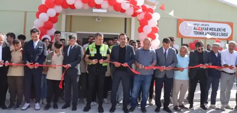 Hatay'da Depremde Hasar Aldığı Için Yıkılan Okulun Yerine Yenisi Yapıldı 