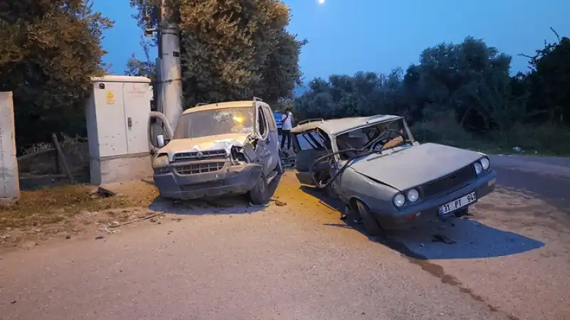 Hatay'da 3 Aracın Karıştığı Zincirleme Trafik Kazasında 7 Kişi Yaralandı