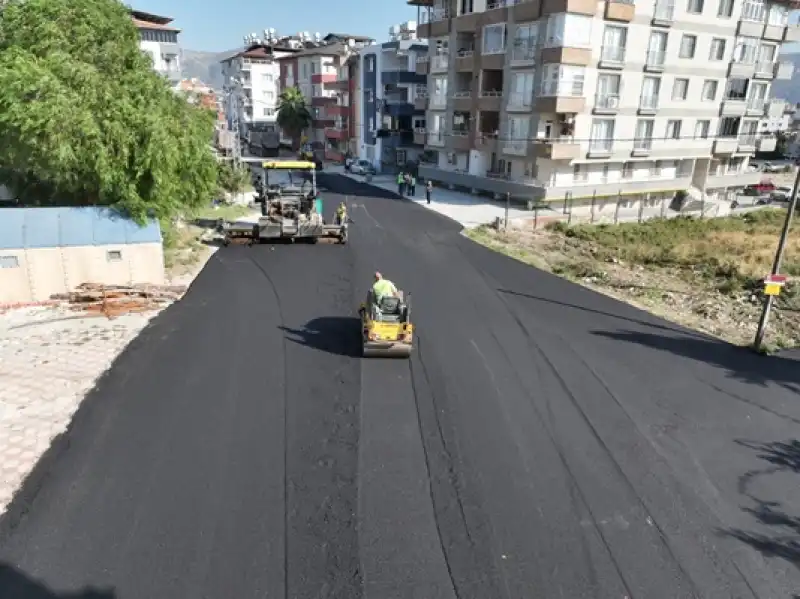 Çekmece ’de Yollar HBB Ile Yenileniyor