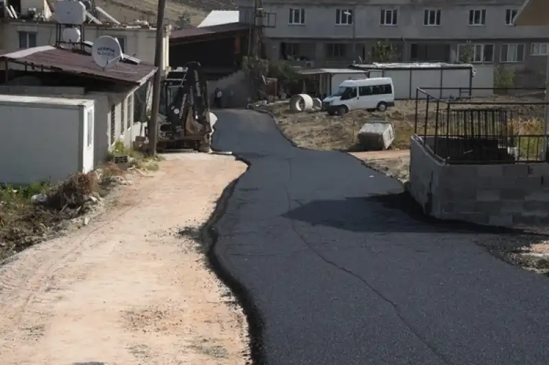 Başkan Yapar, Dediğini Yaptı “Gözün Aydın üzüm Dalı Mahallesi” Diyerek Yol Sorununu çözdü