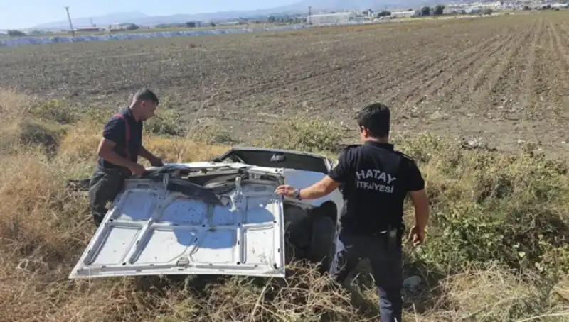 Antakya’da Otomobil Şarampole Uçtu! Araçta Sıkışan Yaralı Kurtarıldı!