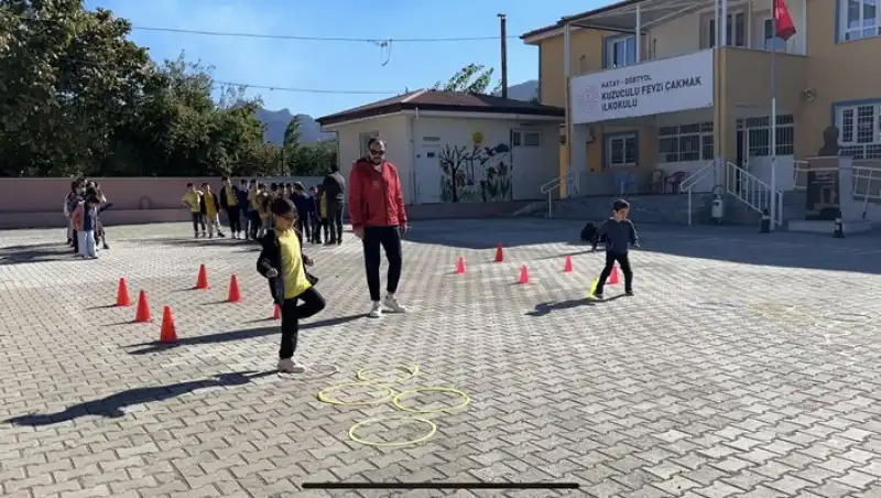 Hatayın Dörtyol Ilçesinde Gençlik Merkezi üyeleri öğrencilerle Buluştu