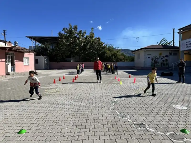 Hatayın Dörtyol Ilçesinde Gençlik Merkezi üyeleri öğrencilerle Buluştu