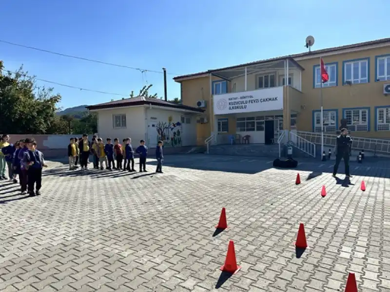 Hatayın Dörtyol Ilçesinde Gençlik Merkezi üyeleri öğrencilerle Buluştu