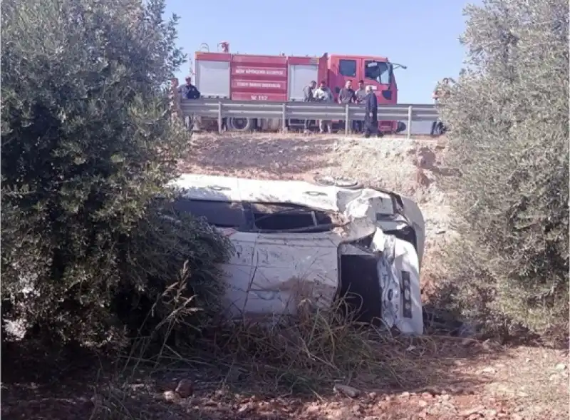 Hatay'da şarampole Devrilen Otomobildeki 5 Kişi Yaralandı 