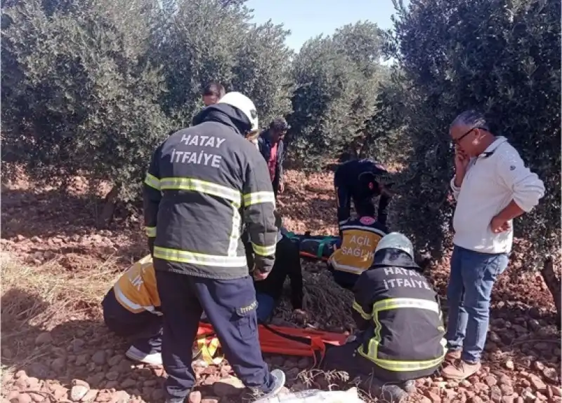 Hatay'da şarampole Devrilen Otomobildeki 5 Kişi Yaralandı 