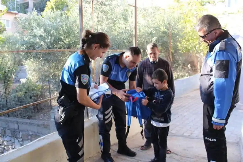 Hatay'da Polis Ekiplerinden Otizmli çocuğa Ziyaret