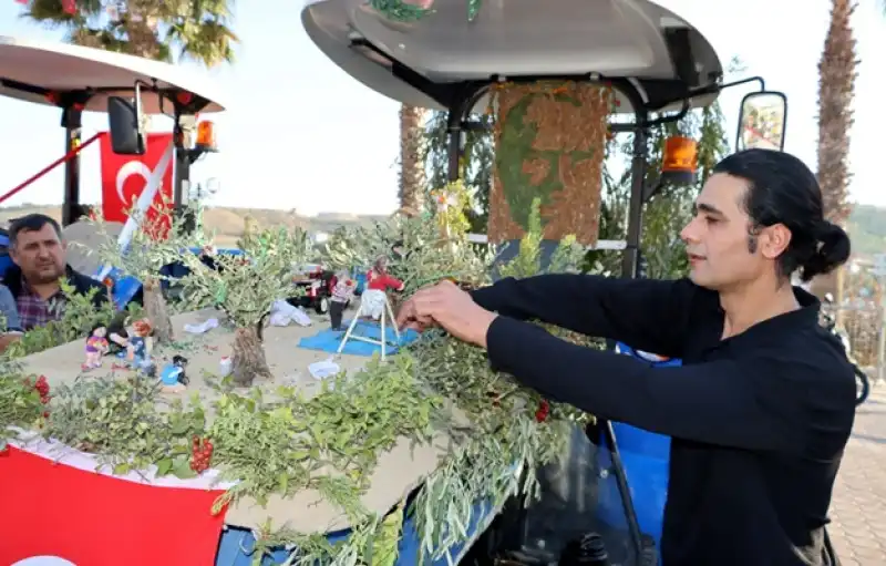 En Güzel Traktör Süsleme Yarışması'nın Kazananı Mehmet Kocaman Oldu