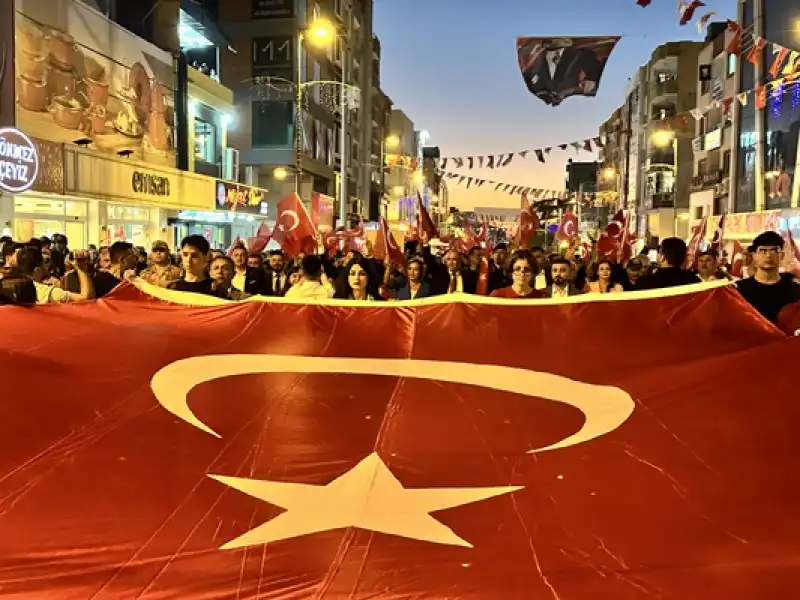 Hatay Dörtyol’da 29 Ekim Cumhuriyet Bayramı Fener Alayıyla Kutlandı