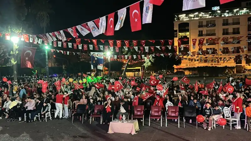 Hatay Dörtyol’da 29 Ekim Cumhuriyet Bayramı Fener Alayıyla Kutlandı