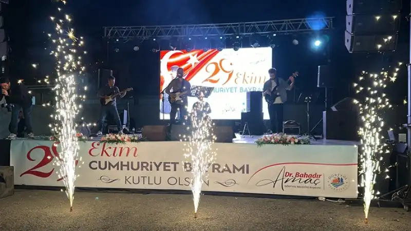 Hatay Dörtyol’da 29 Ekim Cumhuriyet Bayramı Fener Alayıyla Kutlandı