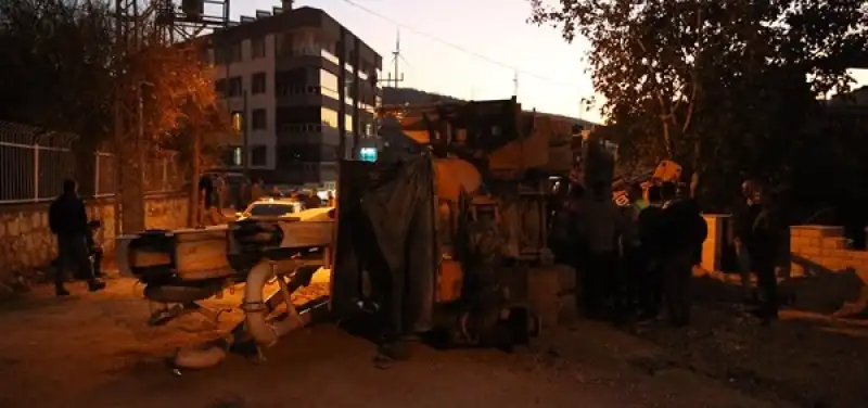 Hatay'da Freni Arızalanan Beton Mikserinin 3 Araca çarpması Sonucu 4 Kişi Yaralandı