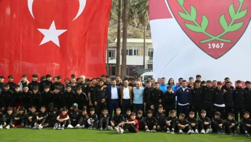 Taraftardan Hatayspor’a Coşkulu Karşılama