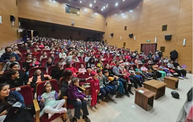 Samandağlı Öğrenciler 'Kırmızı Başlıklı Kız' İle Doyasıya Eğlendi 