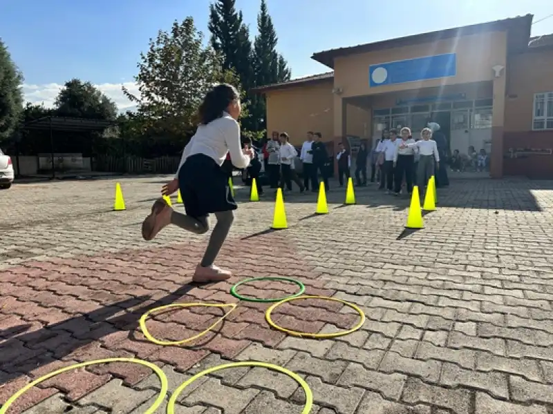 Dörtyol'da Gençlik Merkezi üyeleri öğrencilerle Bir Araya Geldi 